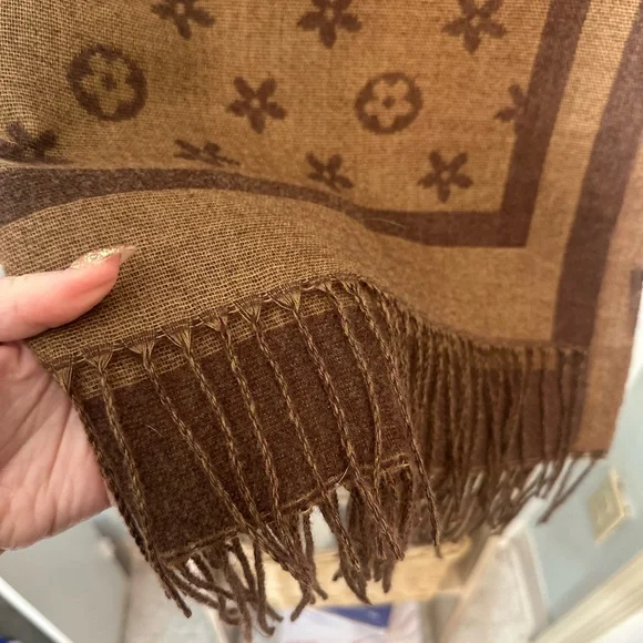 Designer luxury scarf - Picture 3 of 4